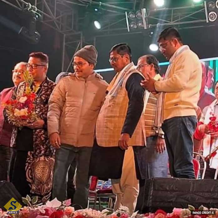 Malvya tweeted Khocha Malvya by posting the picture of the captured Biplab Singh
