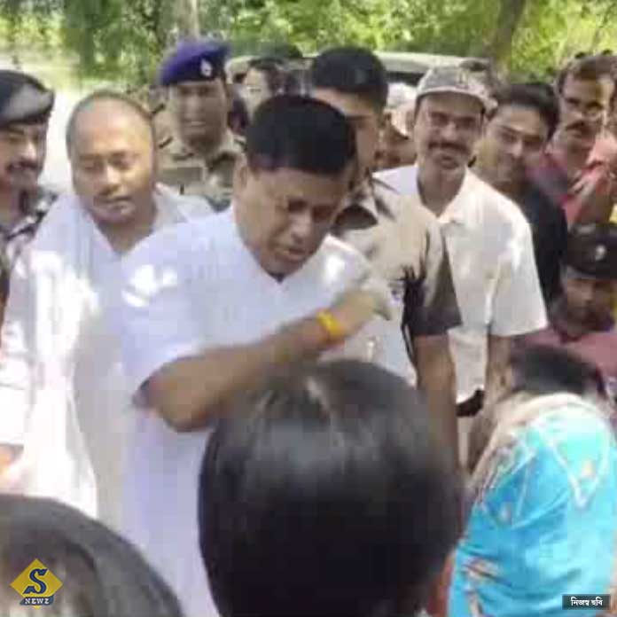 নামমাত্র ত্রাণ বিলি, ডেবরায় ক্ষোভের মুখে সুকান্ত