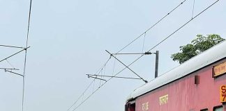 কাপলিং ছিঁড়ে আলাদা হয়ে গেল মগধ এক্সপ্রেসের বগি