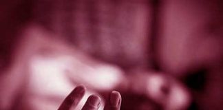 স্ত্রীকে কুপিয়ে খুন, গাড়িতে দেহ, গ্রেফতার স্বামী Wife beaten to death body in car husband arrested