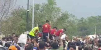 ফিরহাদের নিয়ে যাওয়া ত্রাণ লুঠ মানিকচকে