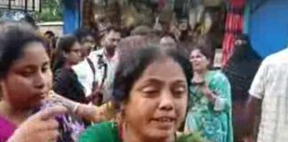 ধৃতদের না ছাড়লে দেহ নেবেন না, পাল্টা বিক্ষোভে রোগীর পরিবার