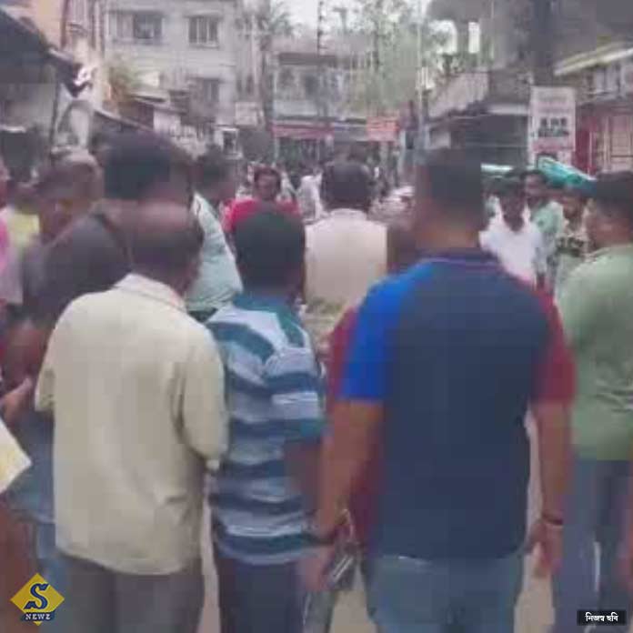 2-lakh-per-auto-councillor,-protest-in-Madhyamgram