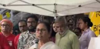 স্টেশনের কুলিরা ২১ পল্লির পুজোয়