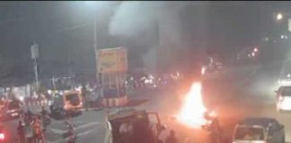 ঠাকুর দেখতে বেরিয়ে গতির বলি ৪ যুবক