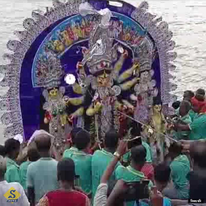 Abandoning-the-Puja-of-Taki-Rajbari-by-eating-panta-rice-and-raw-vegetables