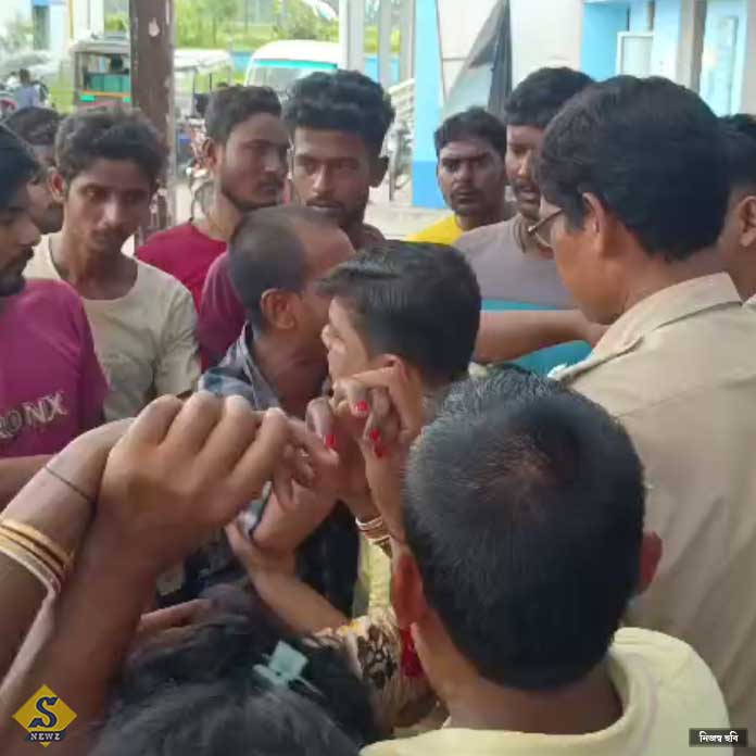 Allegation-of-death-of-youth-without-treatment,-Dhundhumar-Basirhat