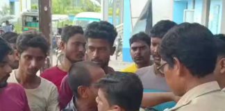 বিনা চিকিৎসায় যুবকের মৃত্যুর অভিযোগ, ধুন্ধুমার বসিরহাট