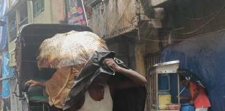 দানা : কলকাতায় বিকেল পর্যন্ত চলবে ঝড়বৃষ্টি