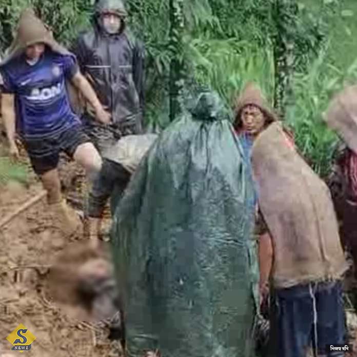Darjeeling-hit-by-rains,-road-cracks,-1-old-man-dead