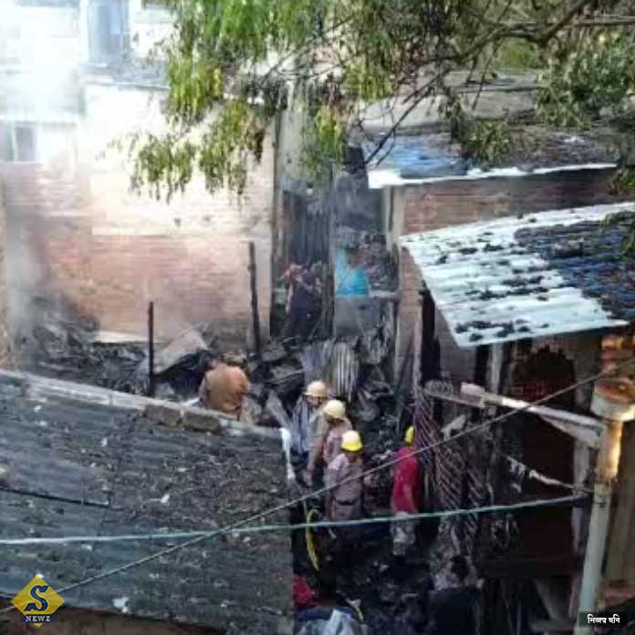 Fire-in-slum-on-Anwar-Shah-Road,-youth-injured