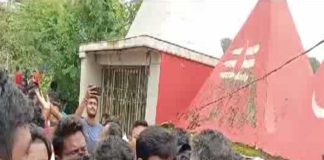 ছাত্রমৃত্যুতে বাঁশদ্রোণীতে কাদায় ওসি