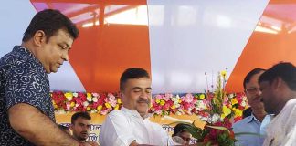 নন্দীগ্রামে শহিদ পরিবারদের পুজো উপহার শুভেন্দুর