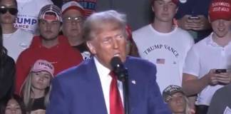 মার্কিন নির্বাচনে ট্রাম্পের জনপ্রিয়তা বাড়ছে