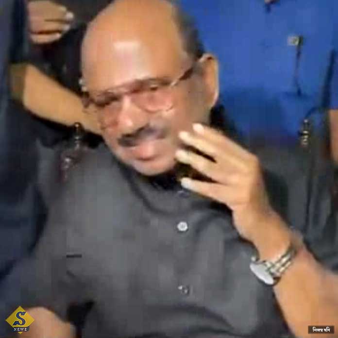আবাসে বিক্ষোভ থামাতে ব্যবস্থা নিক মুখ্যমন্ত্রী: রাজ্যপাল