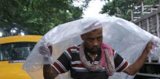 দানা : কলকতায় বৃষ্টি-দমকা হাওয়া, দিনভর দুর্যোগ দক্ষিণে