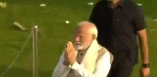 গান্ধী জয়ন্তীতে শ্রদ্ধা মোদীর, অহিংসা বার্তা মমতার