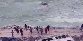 গ্যাংটক যাওয়ার পথে রংপোয় খাদে বাস, মৃত ৪