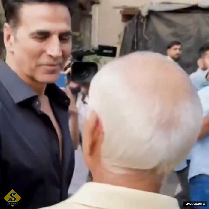 Akshay Kumar is angry with the old man about the toilet