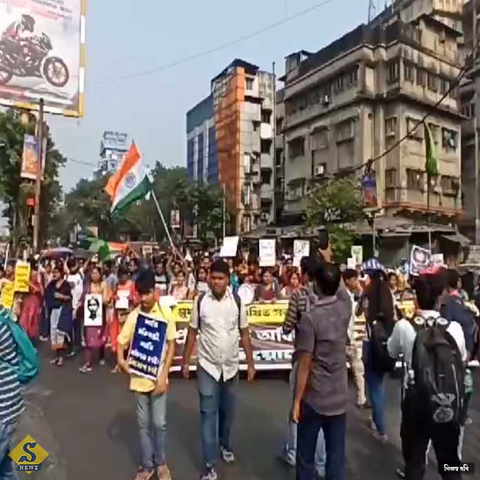 KOLKATA A MOHA MICHIL TET UTTIRNO DER (1)