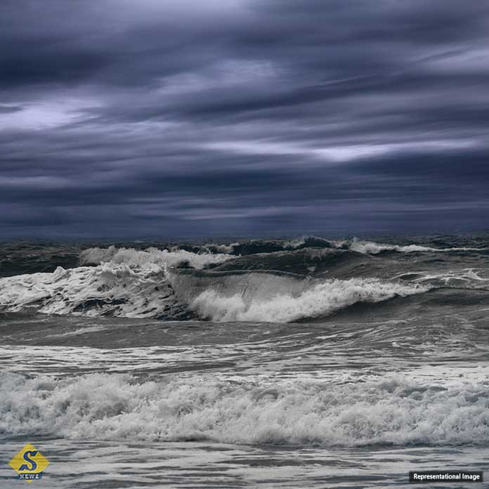 Low pressure in the ocean, no change in temperature, fog