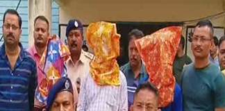 ডাক্তারের স্টিকার লাগানো গাড়িতে উদ্ধার গাঁজা আর নগদ Marijuana and cash recovered from car with doctor's sticker