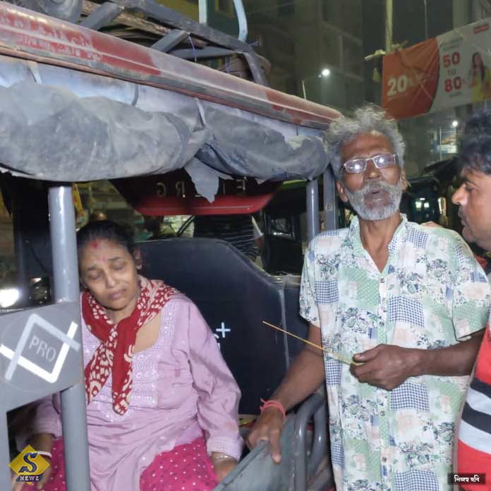 নেই অ্যাম্বুল্যান্স, অসুস্থ স্ত্রীকে টোটোয় বর্ধমান-কলকাতায় প্রৌঢ়