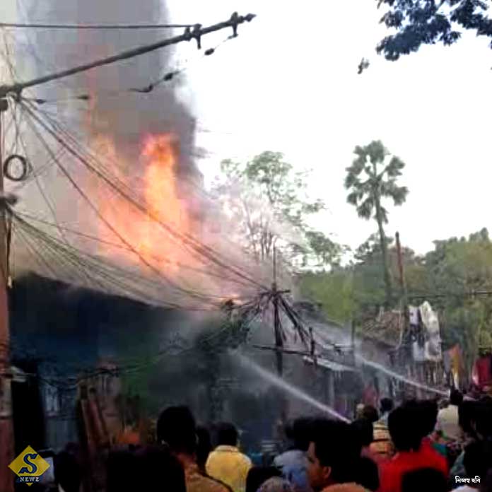 Terrible fire in Ultodanga slum, under control