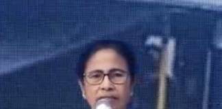 ভোট নিয়ে চলে গেলেও উন্নয়নে নেই, মুখ্যমন্ত্রীর তোপে কেন্দ্র