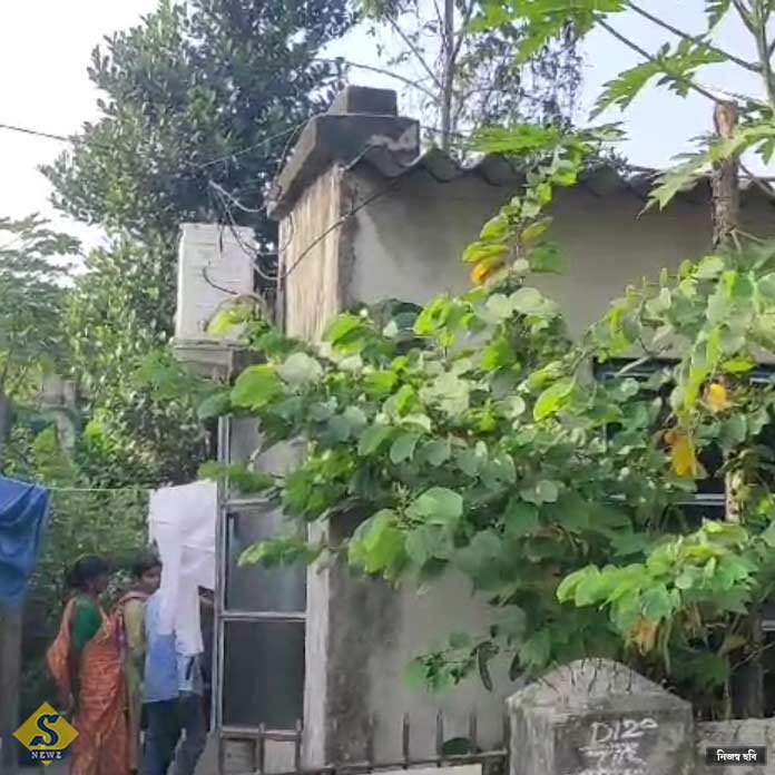 নির্যাতিতা শিশুর বাড়িতে নাগরিক সমাজের প্রতিনিধি দল