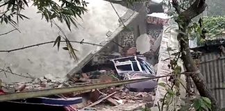 বোমা বিস্ফোরণে মৃত ৩, উড়েছে ছাদ, ছিন্নভিন্ন দেহও