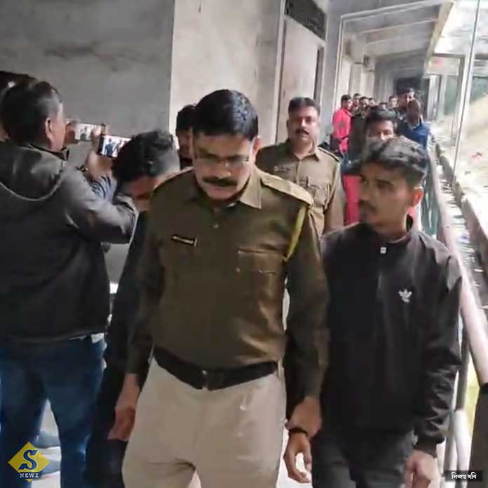 অন্ডালে গাড়িতে ২০ লাখ টাকা, গ্রেফতার ৪ দুষ্কৃতী