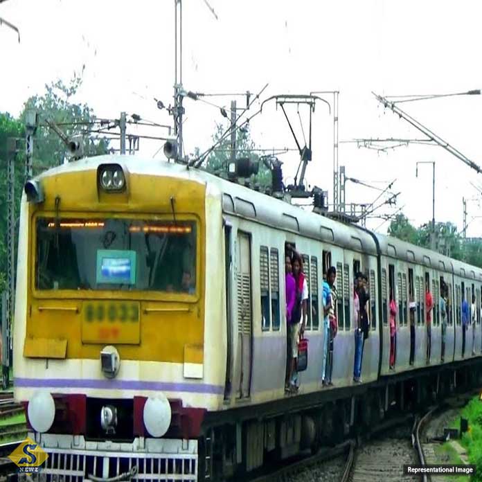 BABAR-SAMNE-E-TRAIN-THEKE-JHAP-DOCTOR-MEYE-R