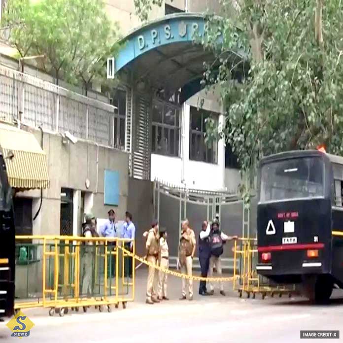 Bomb-threat-mail-to-around-40-Delhi-schools