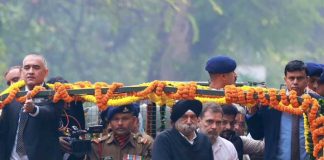 মনমোহন সিংকে অপমান কেন্দ্রের : রাহুল