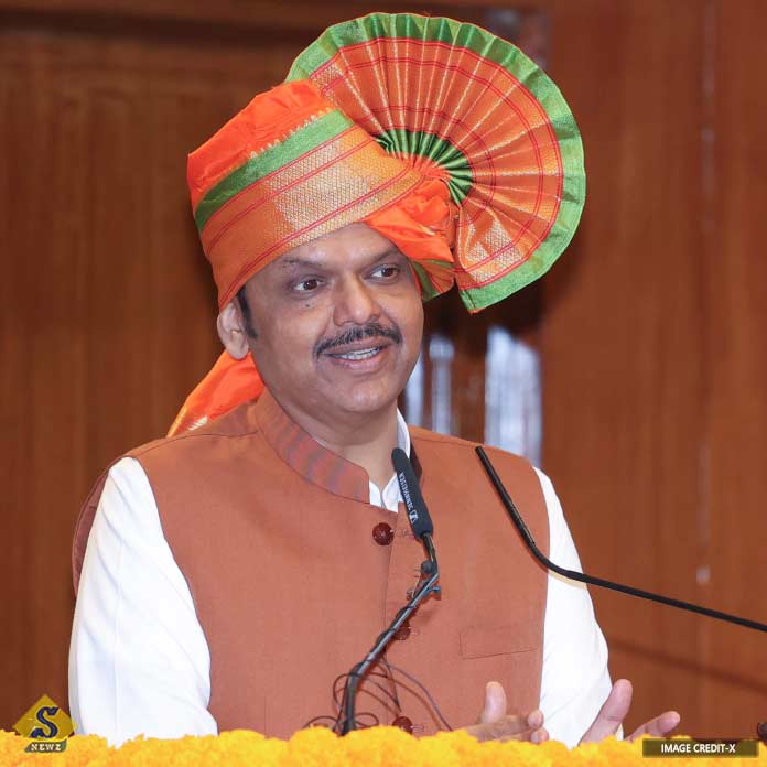মোদীর সামনে মহারাষ্ট্রে ফড়ণবিসের শপথ, ডেপুটি শিন্ডে  