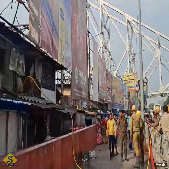 Fire-breaks-out-atflower-Market-near-Howrah-Bridge