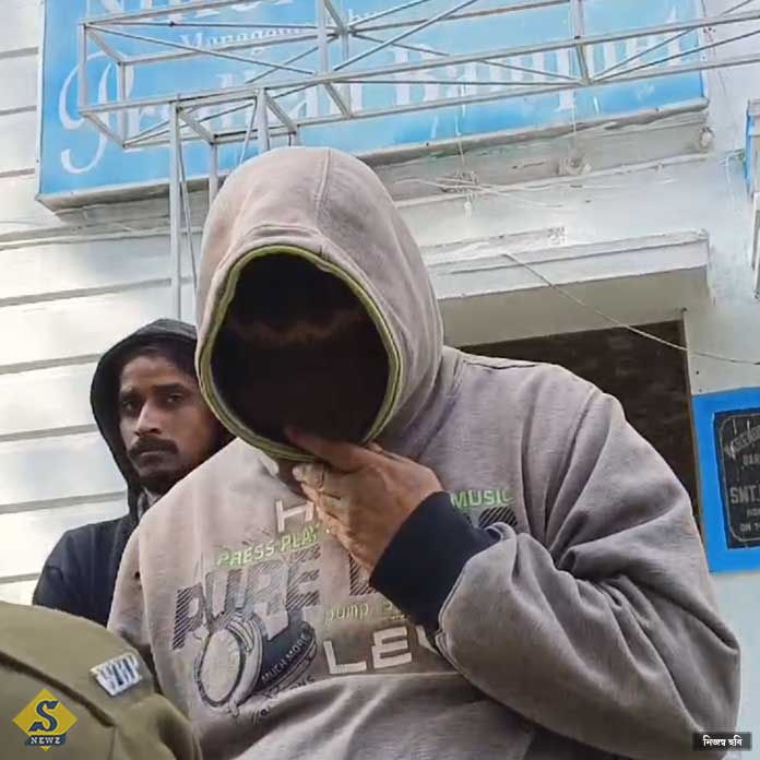 মডেল-অভিনেত্রীর সঙ্গে সম্পর্কে ব্ল্যাকমেল, ধৃত মুহুরি