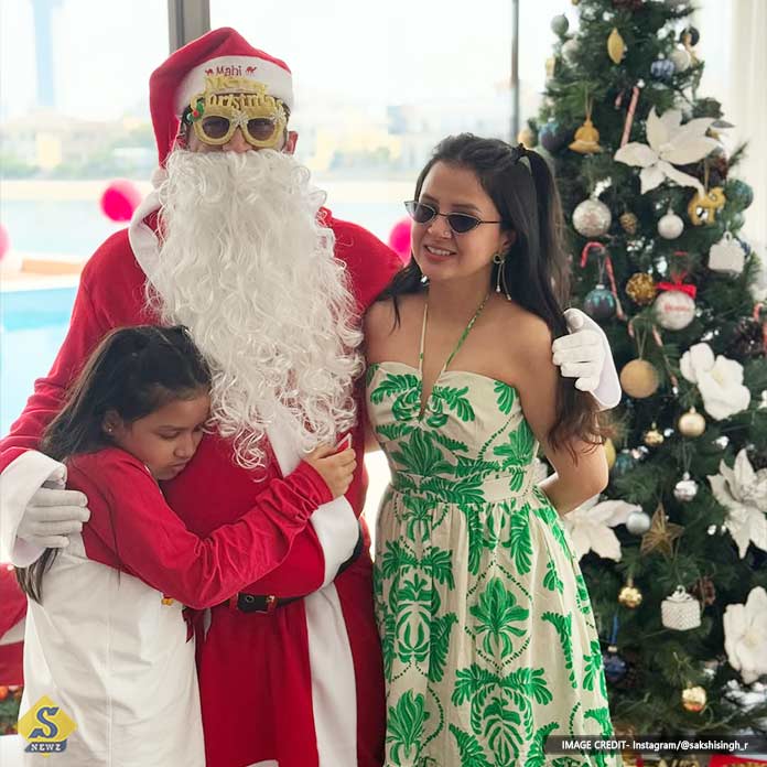 Santa-Dhoni-for-girl-on-Christmas