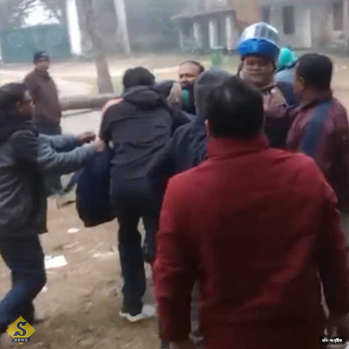 স্কুলেই শিক্ষকদের তুমুল হাতাহাতি, গালিগালাজ 