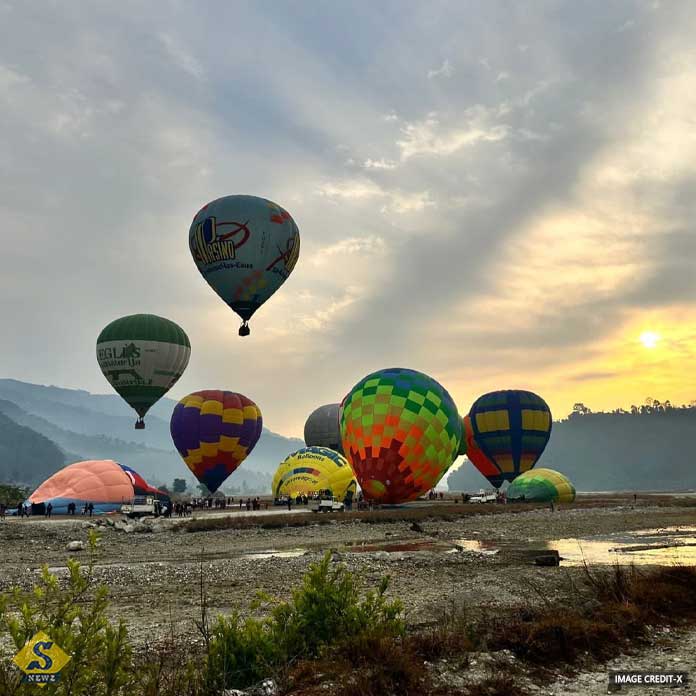 The-sky-of-Pokhara-is-like-a-colorful-canvas