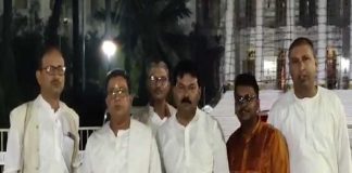 বাংলাদেশ ইস্যুতে হস্তক্ষেপ করুক কেন্দ্র, রাজ্যপালকে ডেপুটেশন