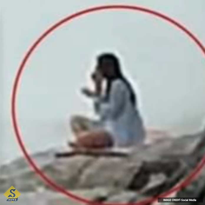 ঢেউয়ে ভেসে গেলেন অভিনেত্রী