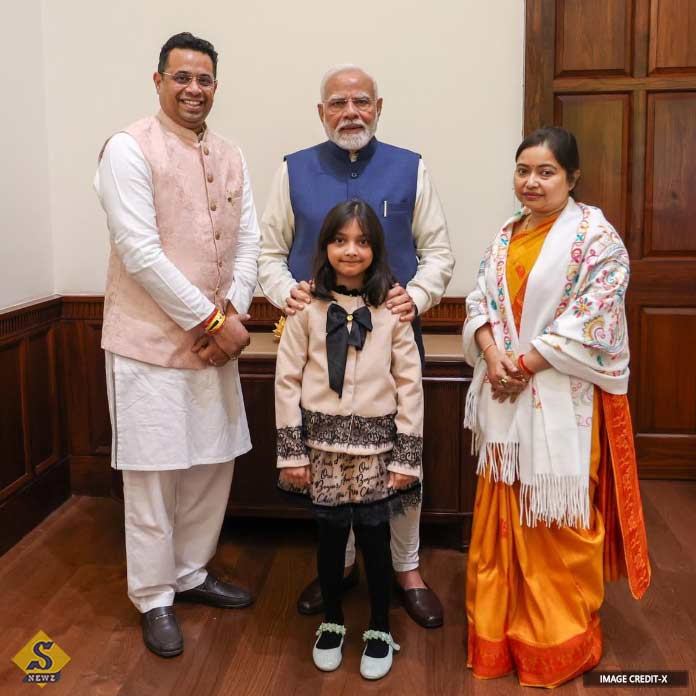 prodhan-montrir-sathe-Saumitra-khan