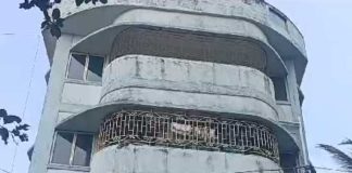 অ্যাক্রোপলিস মলের পিছনে হেলল ৫ তলা বাড়ি