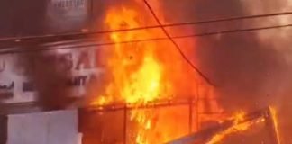 ব্যারাকপুরে শপিং মল-বিরিয়ানির দোকানে আগুন আতঙ্ক