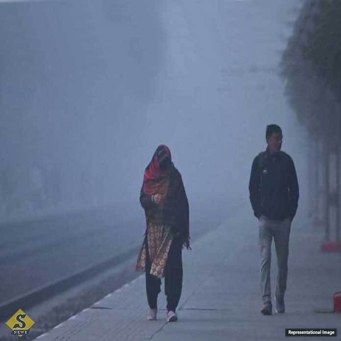 ঘন কুয়াশায় ঢাকল দিল্লি, ব্যাহত বিমান-ট্রেন 