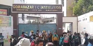 ফি আন্দোলন : শিক্ষাকর্মীকে হেনস্থার অভিযোগ