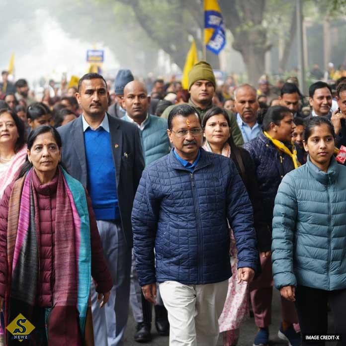 এমন ভোটপ্রচার দেখেননি,  পাথর হামলায় কেজরিওয়াল 