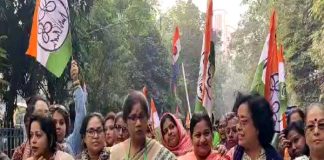 অপরাজিতা বিলে কেন্দ্রের অনুমোদনের দাবিতে পথে শশীরা